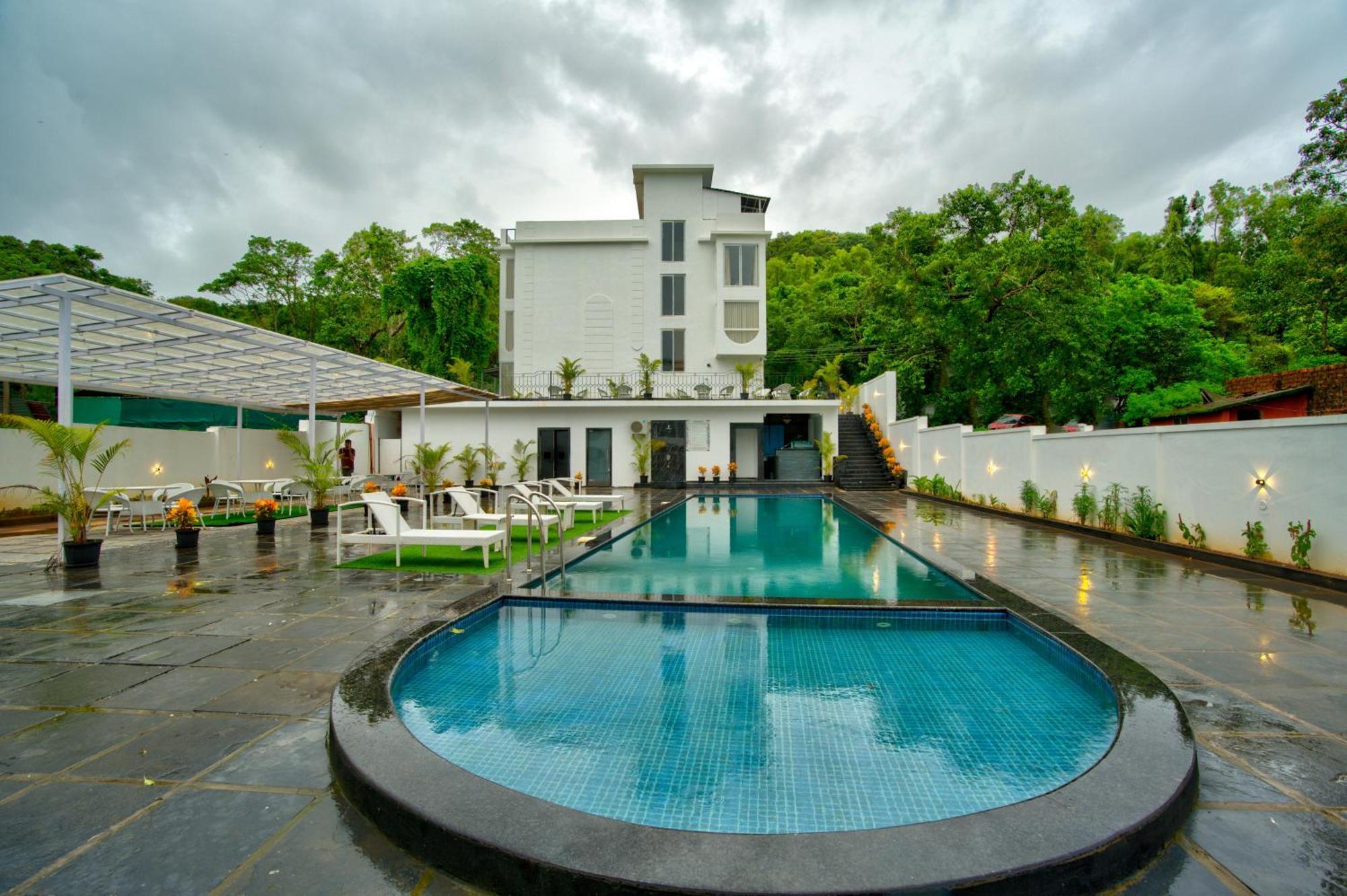 Hotel Goa Courtyard By The Porto Arpora Baga Exterior foto
