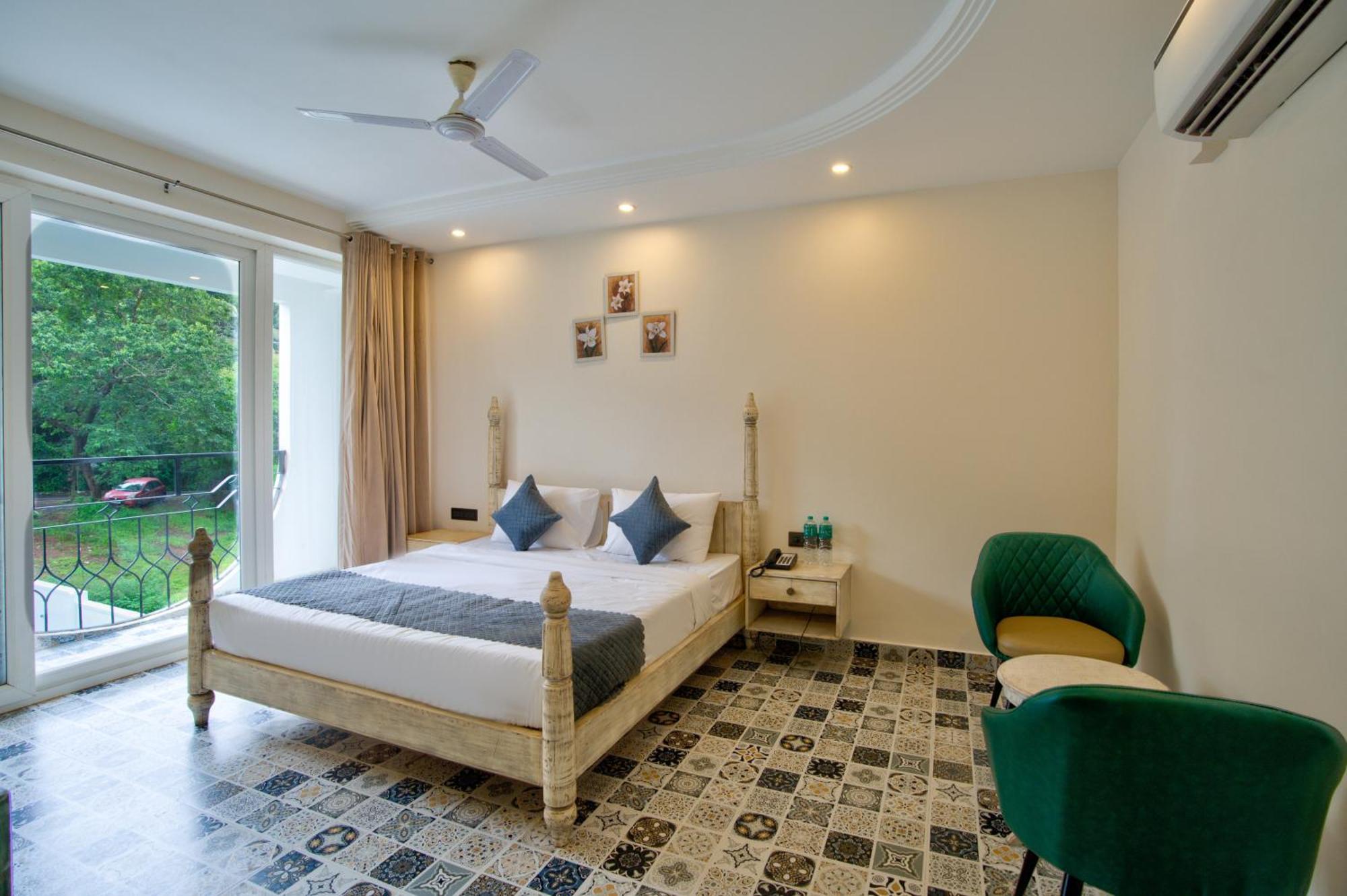 Hotel Goa Courtyard By The Porto Arpora Baga Exterior foto