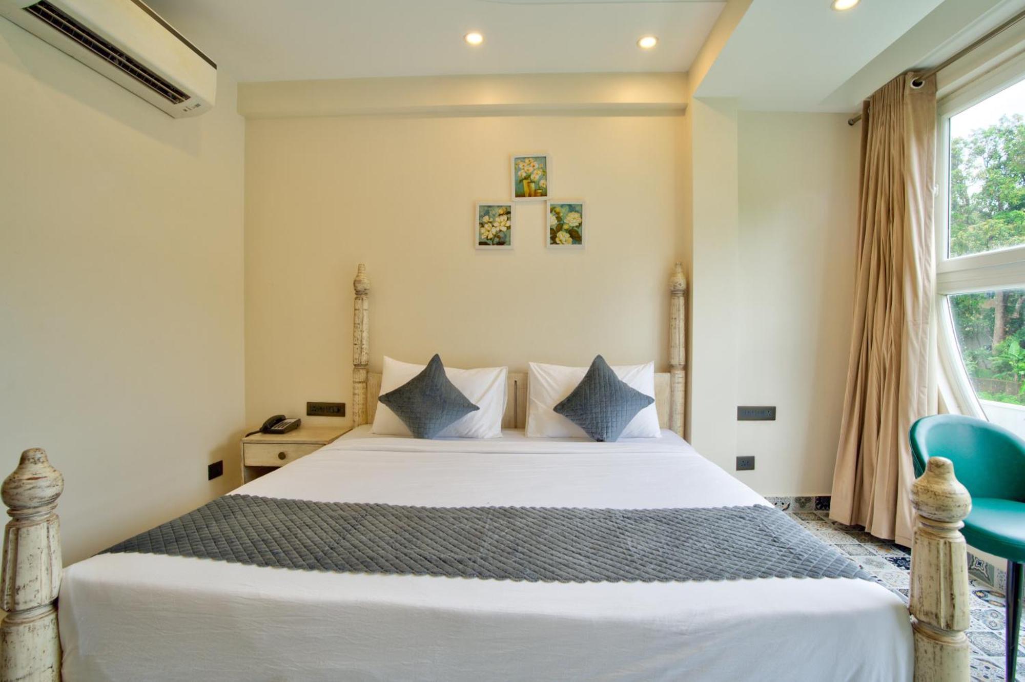 Hotel Goa Courtyard By The Porto Arpora Baga Exterior foto