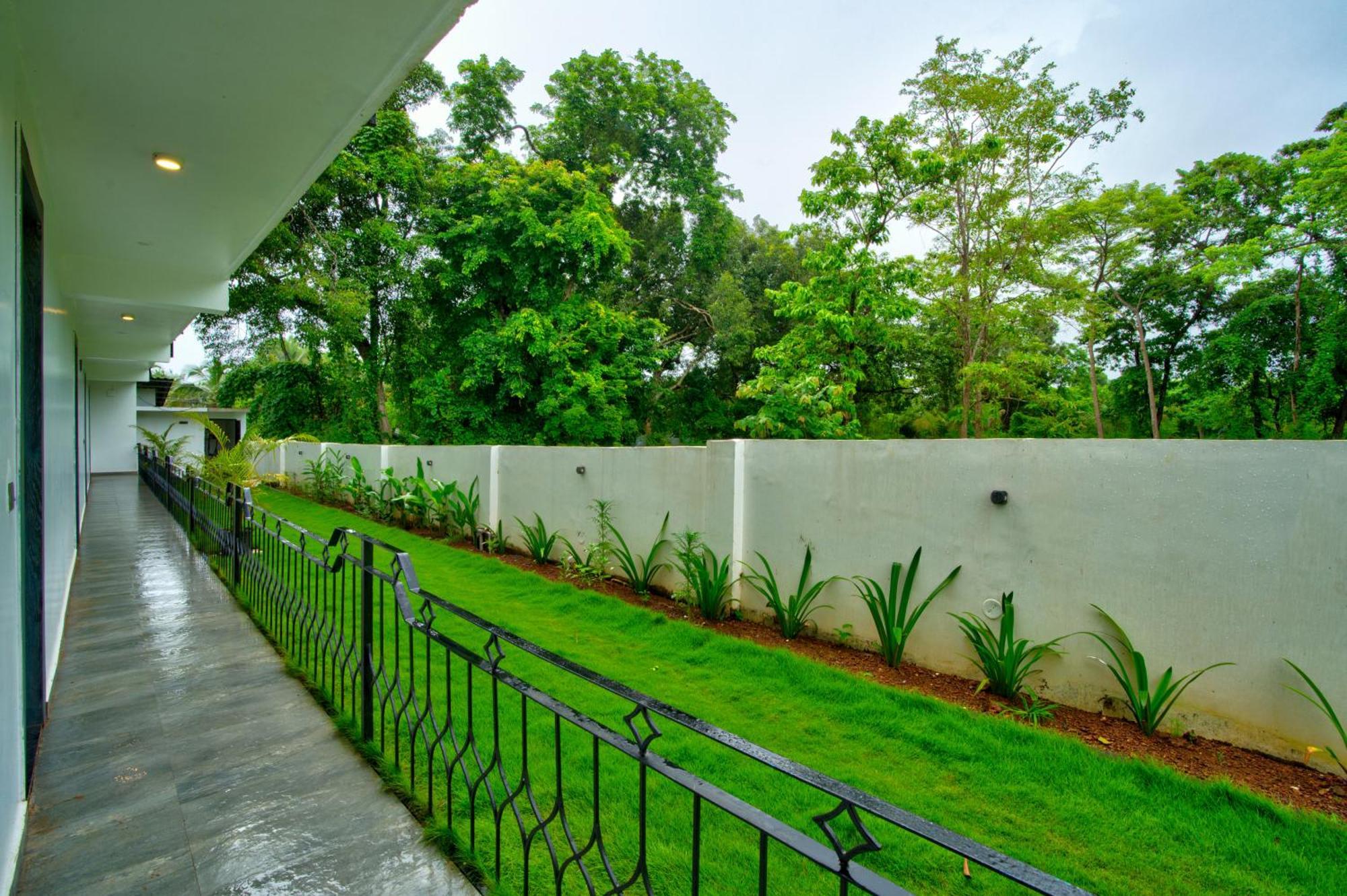 Hotel Goa Courtyard By The Porto Arpora Baga Exterior foto