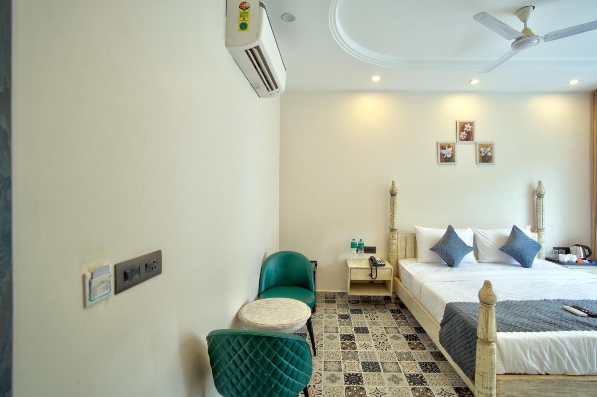Hotel Goa Courtyard By The Porto Arpora Baga Exterior foto