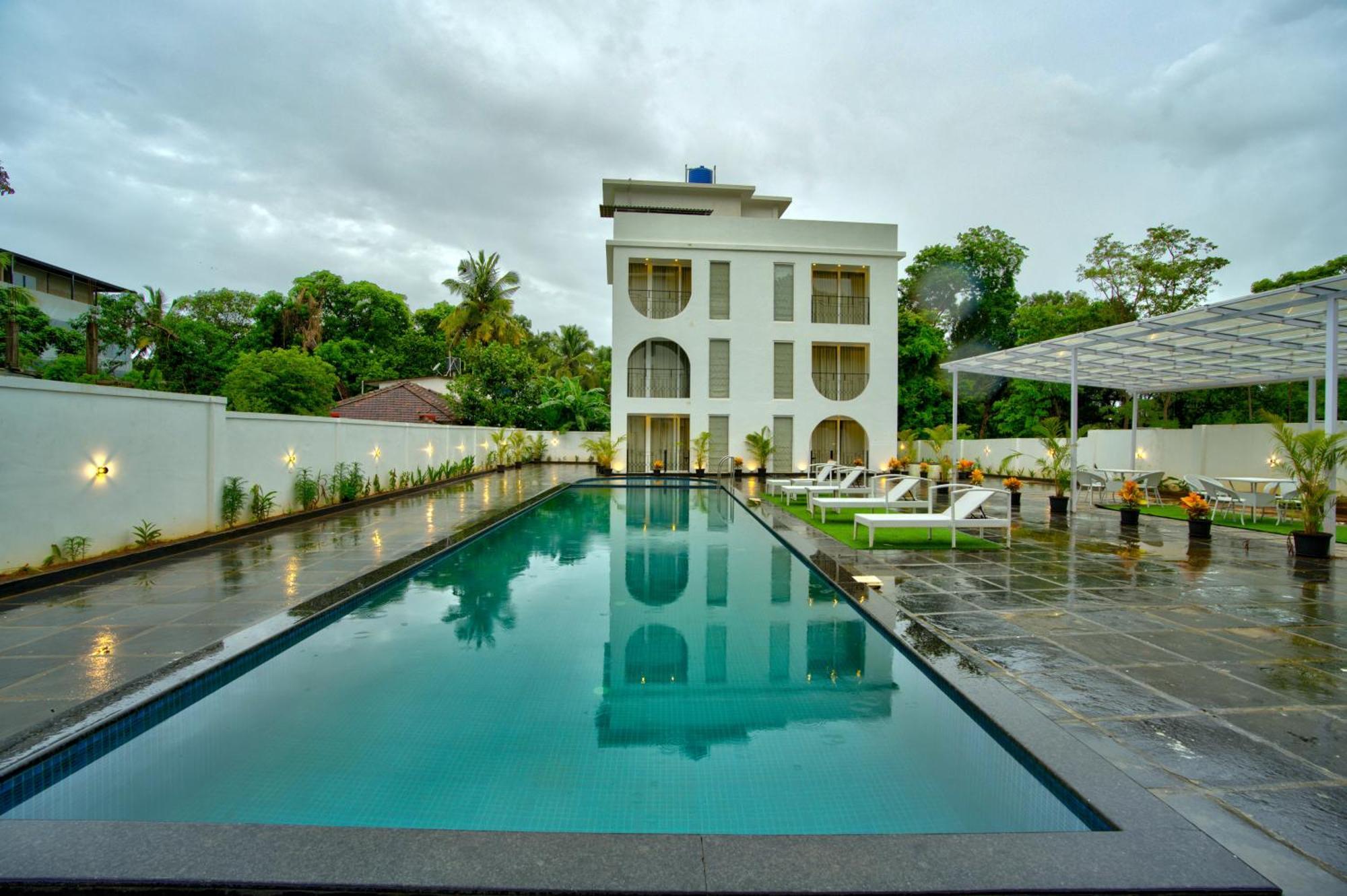 Hotel Goa Courtyard By The Porto Arpora Baga Exterior foto