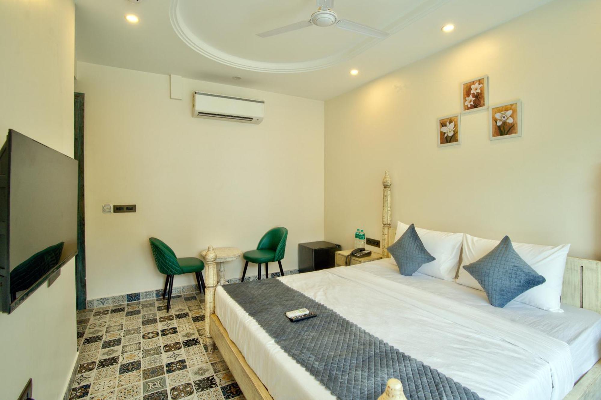 Hotel Goa Courtyard By The Porto Arpora Baga Exterior foto