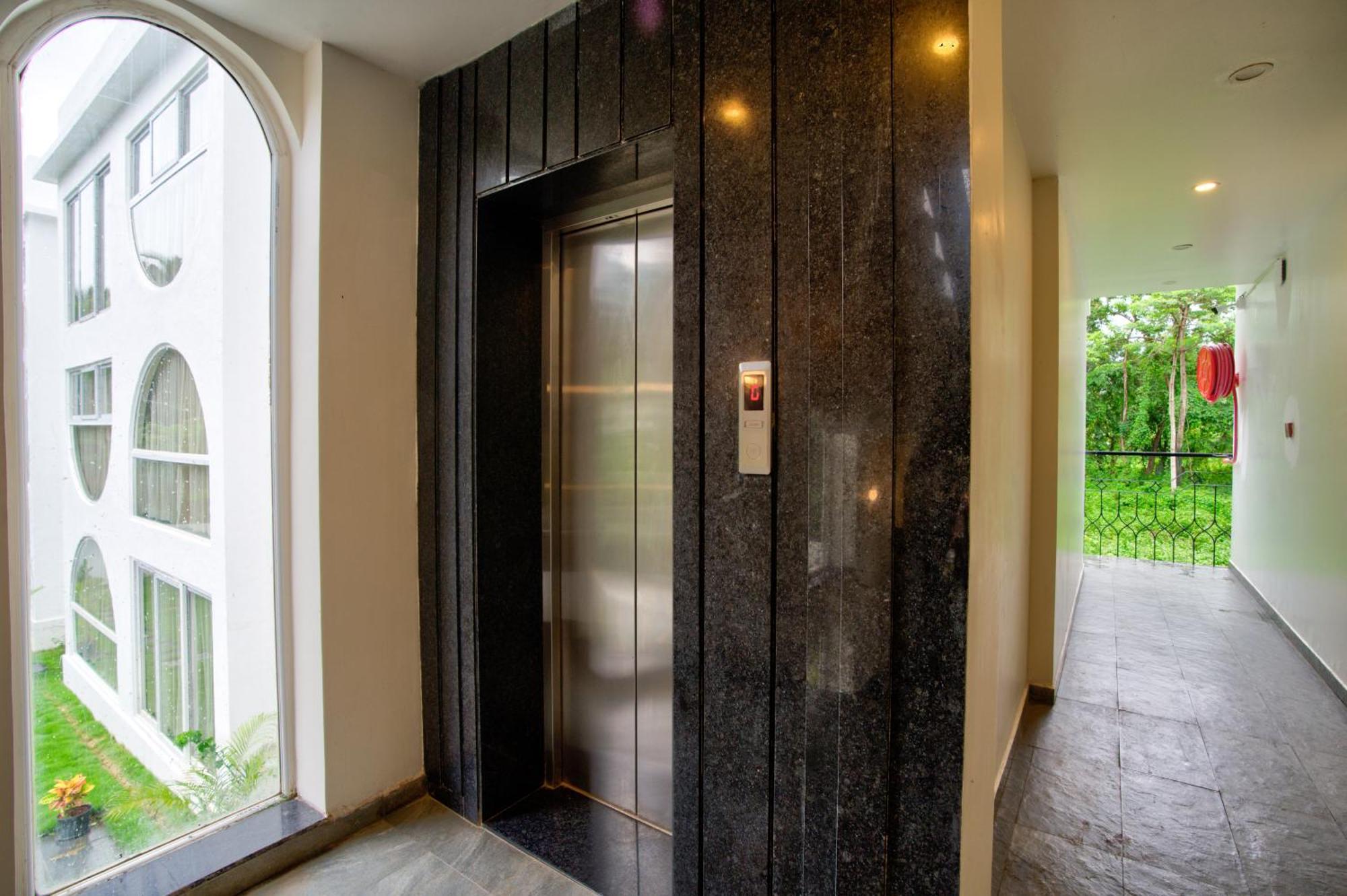 Hotel Goa Courtyard By The Porto Arpora Baga Exterior foto