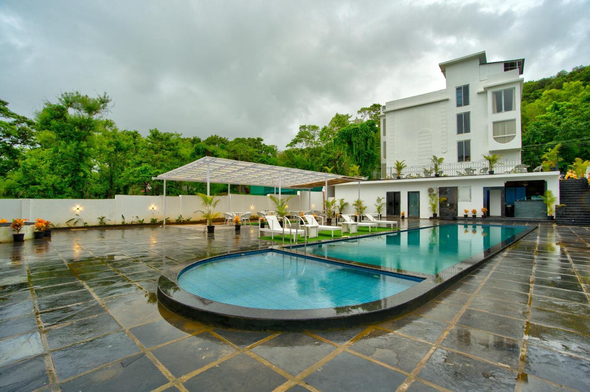 Hotel Goa Courtyard By The Porto Arpora Baga Exterior foto