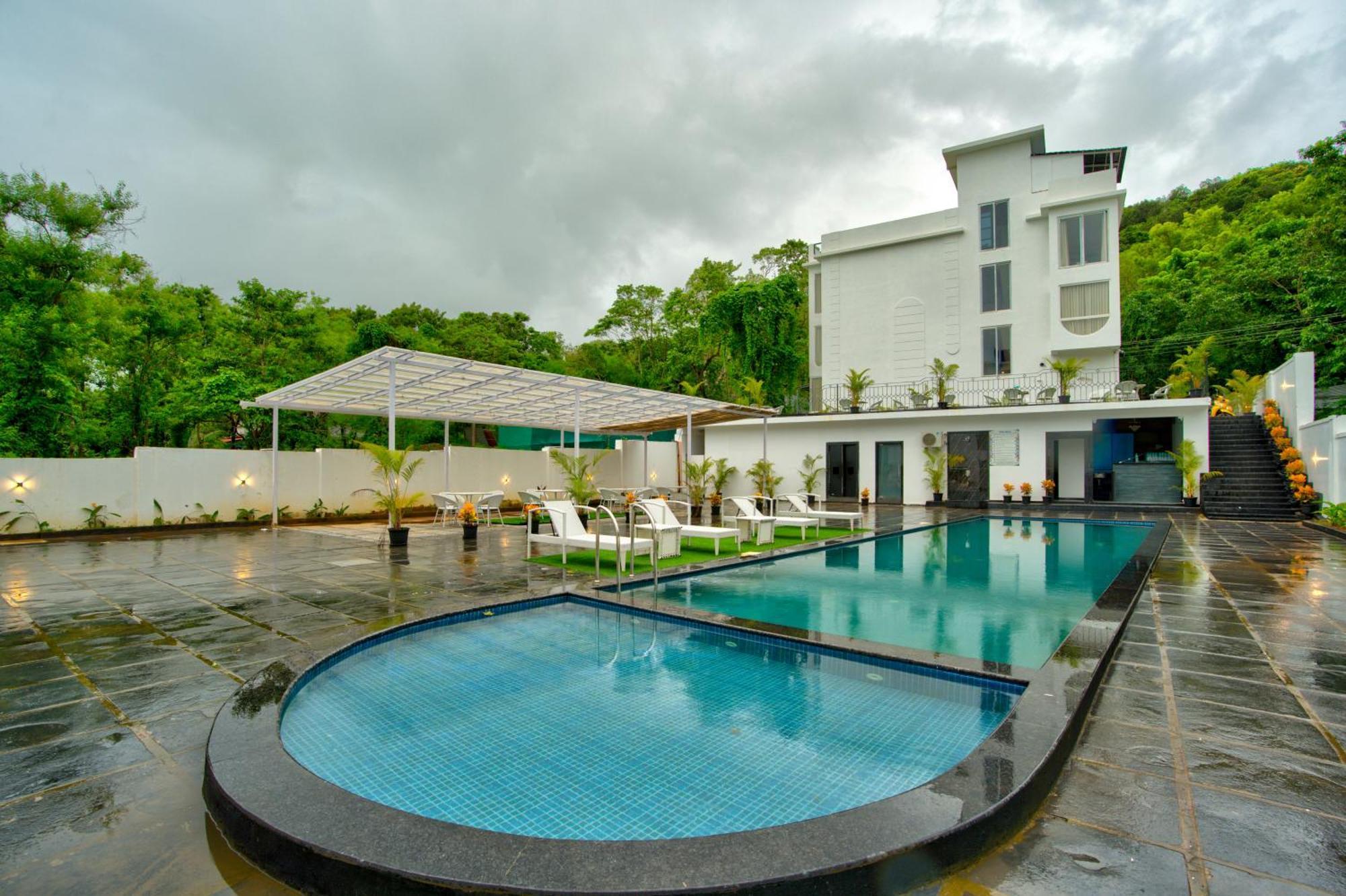 Hotel Goa Courtyard By The Porto Arpora Baga Exterior foto